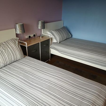 Twin Room In Prescot Homestay Bagian luar foto
