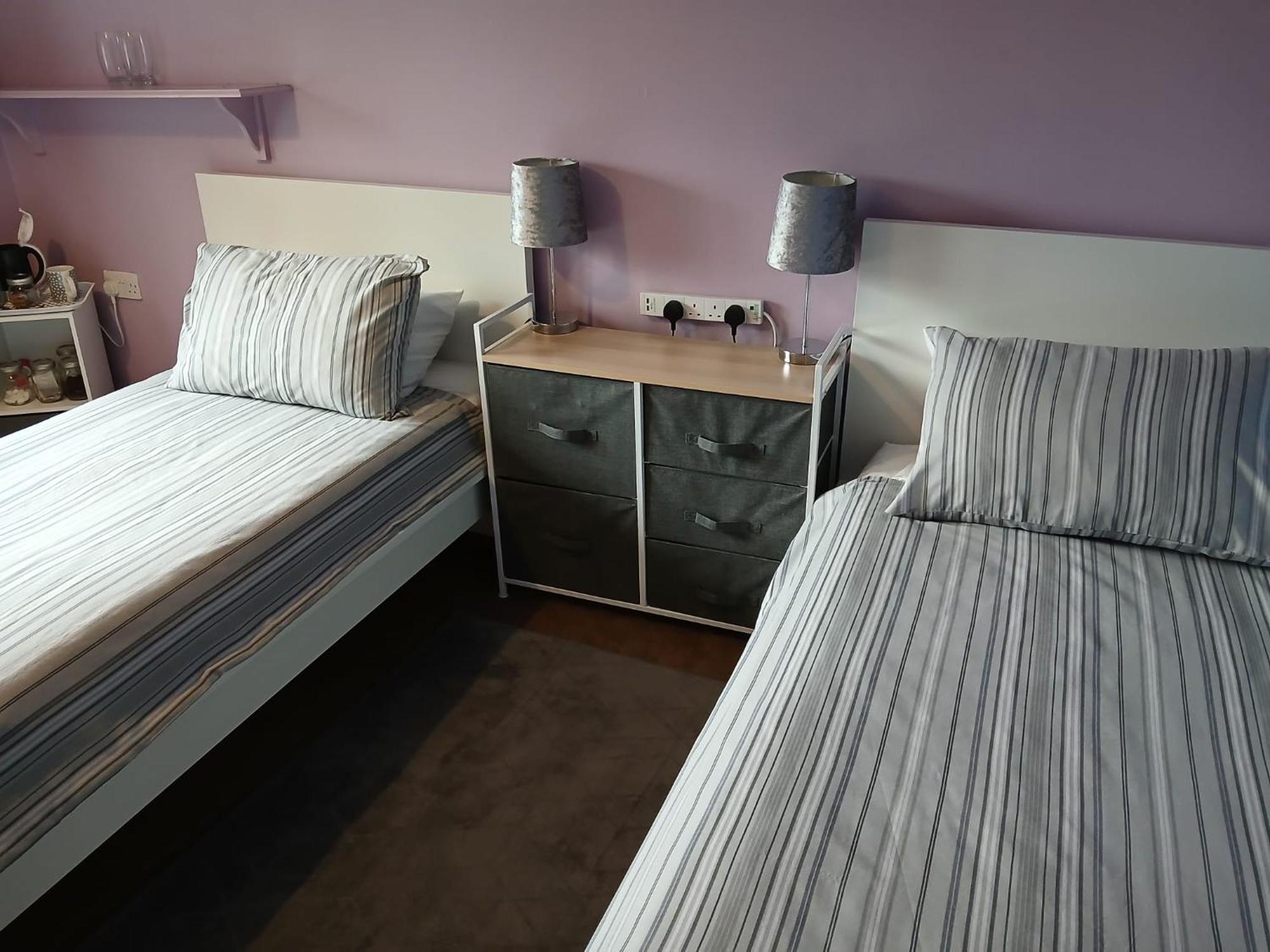 Twin Room In Prescot Homestay Bagian luar foto