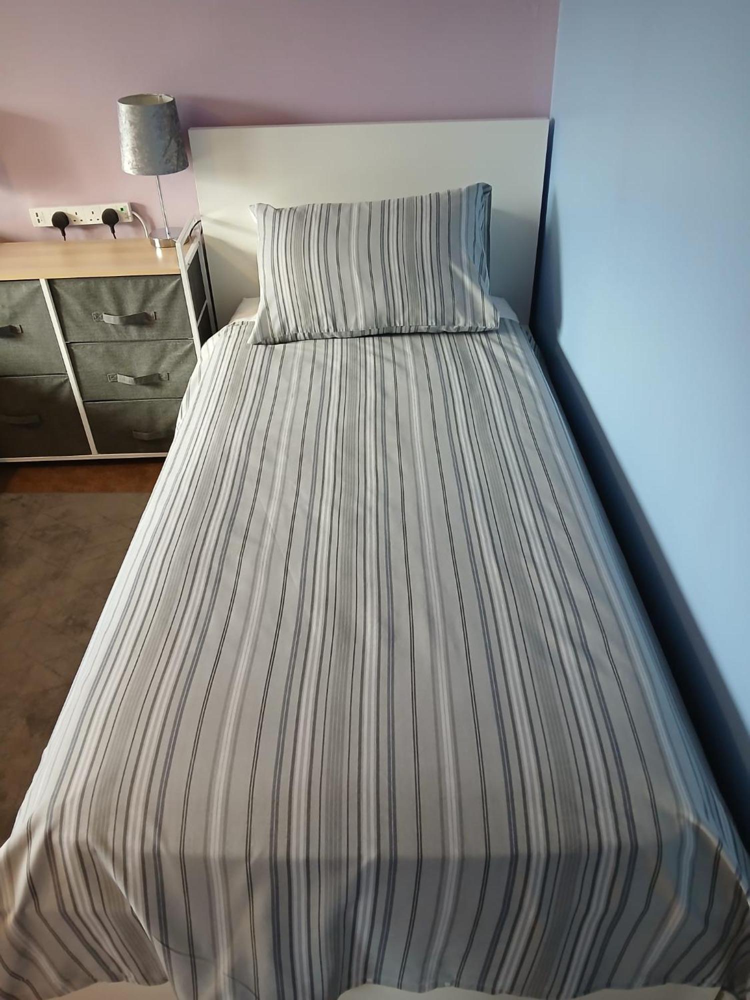 Twin Room In Prescot Homestay Bagian luar foto