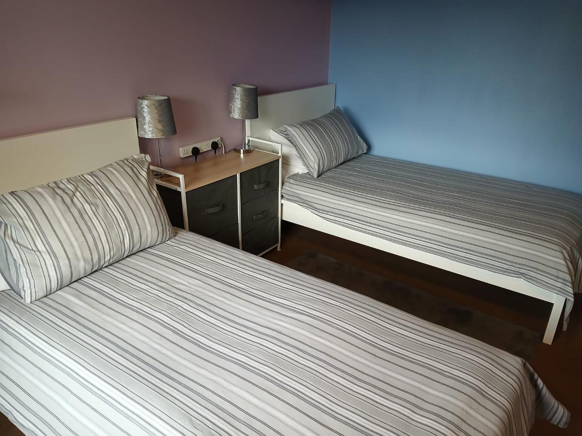 Twin Room In Prescot Homestay Bagian luar foto